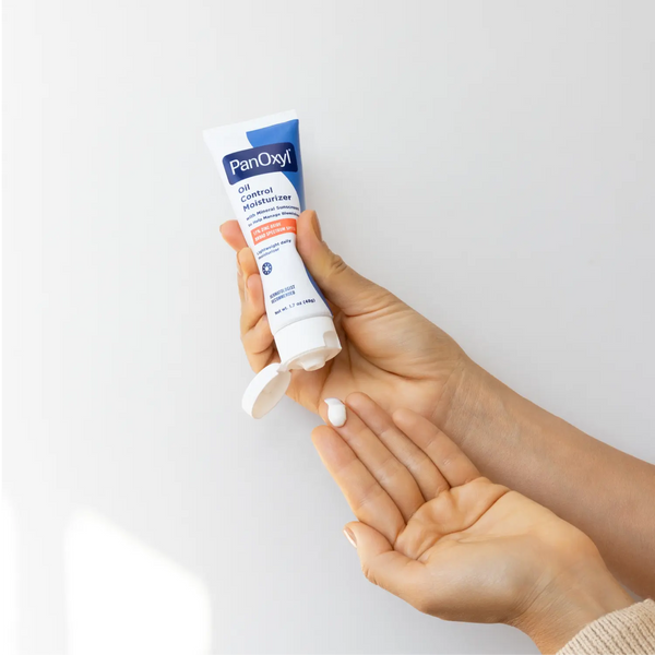 بينوكسيل اي ام مرطب للتحكم في الزيوت مع واقي شمسي بعامل حماية SPF30 سعة 48 جم (1.7 أونصة) واقي شمسي معدني