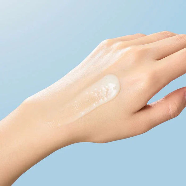 Goodal Heartleaf Soothing Hyaluron Sun Serum SPF50+ PA++++ 50 مل
